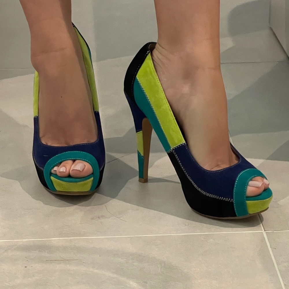 Chic Multicolor Peep-Toe Heels - image 3